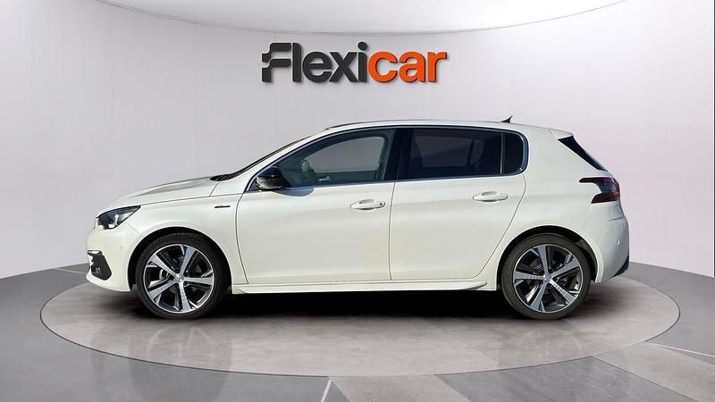 Usado Peugeot 308 GT-line 131 CV (96 kW) 2018 Blanco Berlina