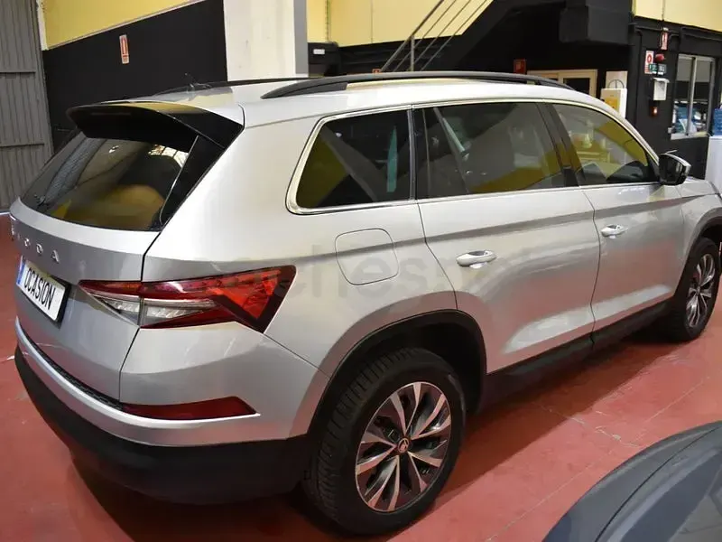 Usado Skoda Kodiaq Style 150 CV (110 kW) 2023 Gris / plata SUV