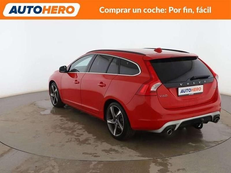 Usado Volvo V60 R-Design Momentum 136 CV (100 kW) 2015 Rojo Familiar