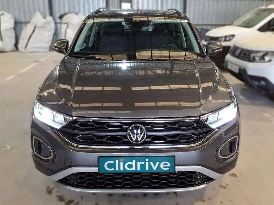 Usado VW T-Roc Life 116 CV (85 kW) 2022 Gris SUV