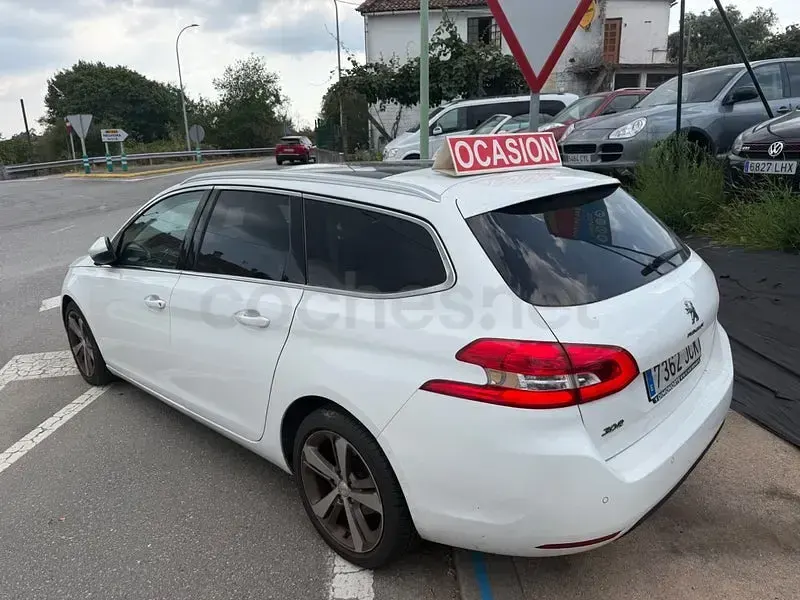 Usado Peugeot 308 SW Access 115 CV (84 kW) 2015 Blanco Familiar