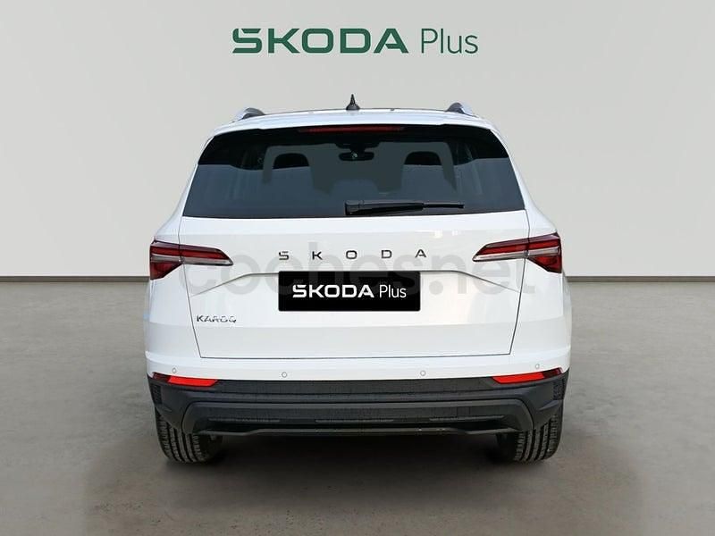Usado Skoda Karoq Selection 116 CV (85 kW) 2025 Blanco SUV