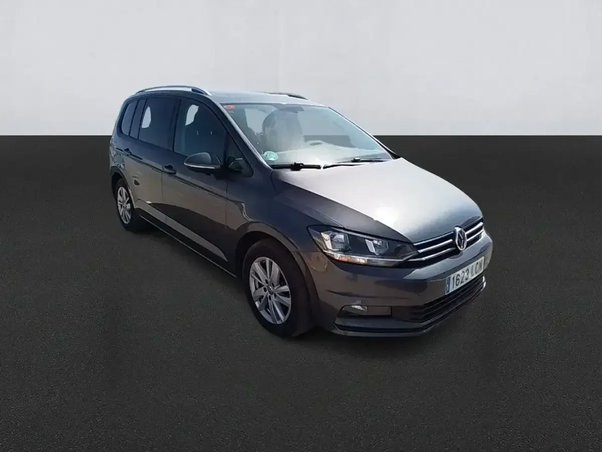 Usado VW Touran Advance 150 CV (110 kW) 2019 Gris / plata Monovolumen