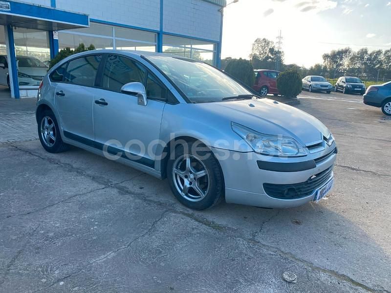 Usado Citroën C4 92 CV (67 kW) 2005 Gris / plata Berlina