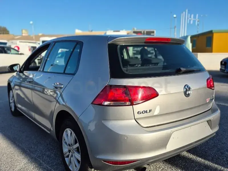 Usado VW Golf VII Edition 105 CV (77 kW) 2013 Gris / plata Berlina