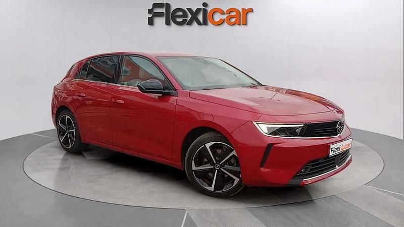 Usado Opel Astra Elegance 131 CV (96 kW) 2023 Granate Berlina