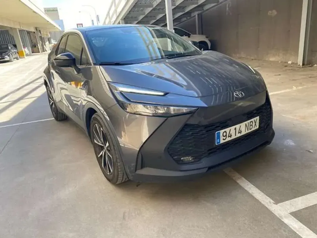 Usado Toyota C-HR Advance 141 CV (103 kW) 2025 Gris SUV