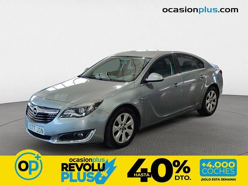 Usado Opel Insignia Selective 160 CV (117 kW) 2015 Gris plata Berlina