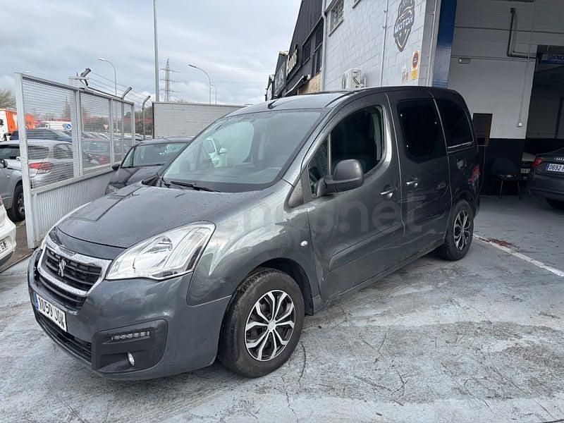 Usado Peugeot Partner Tepee Active 100 CV (73 kW) 2016 Gris / plata Monovolumen
