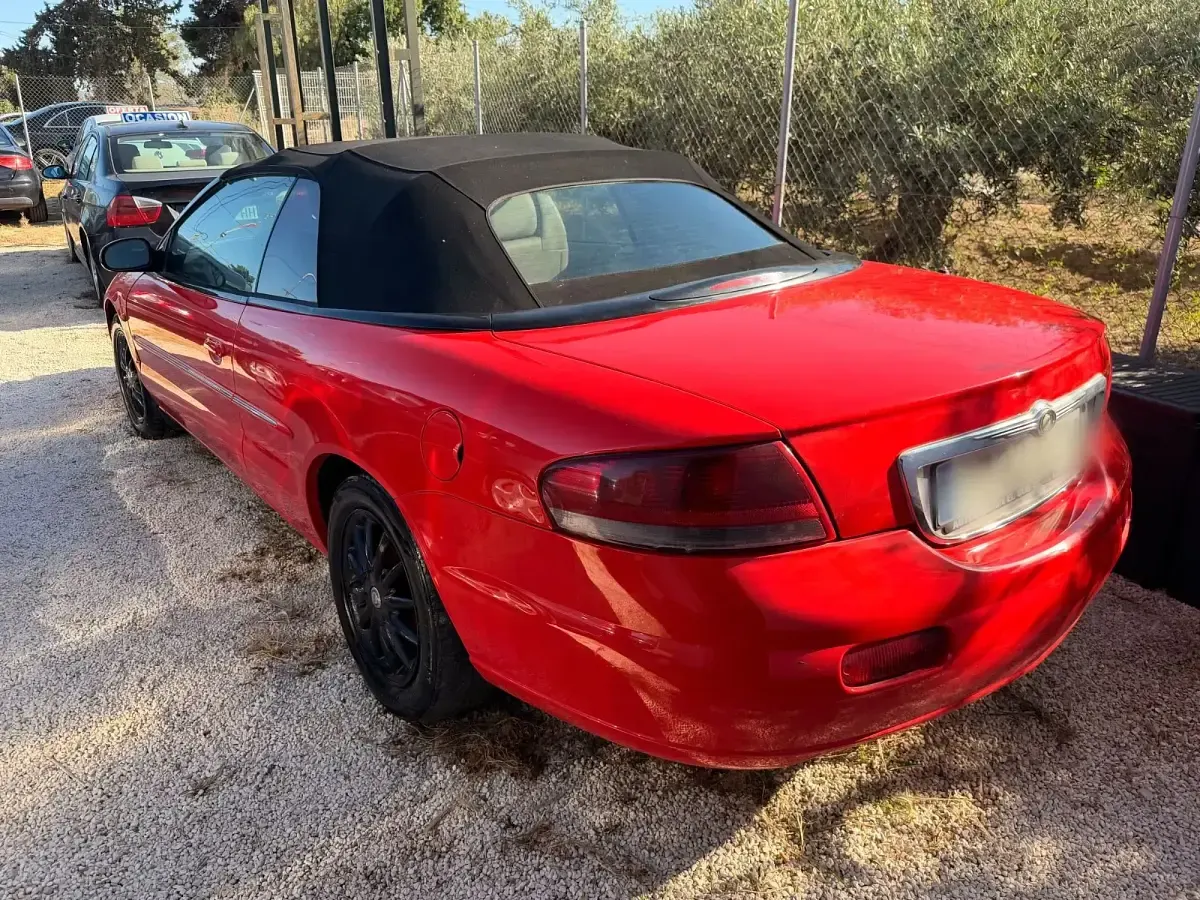 Usado Chrysler Sebring Cabriolet 140 CV (102 kW) 2003 Rojo Descapotable