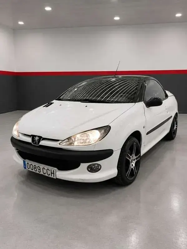 Usado Peugeot 206 CC 109 CV (80 kW) 2002 Descapotable