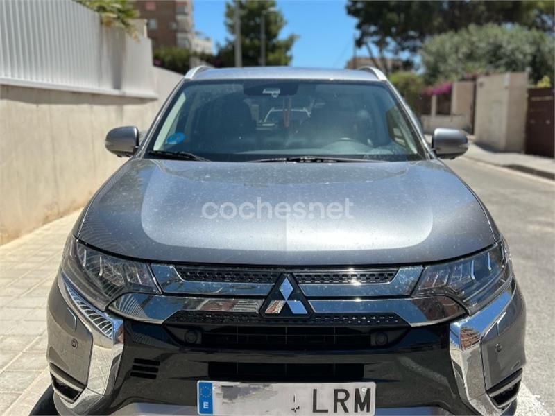 Gris / plata Usado 2021 Mitsubishi Outlander P-HEV SUV | 25.000 € (Un poco caro) - Imagen 1/4