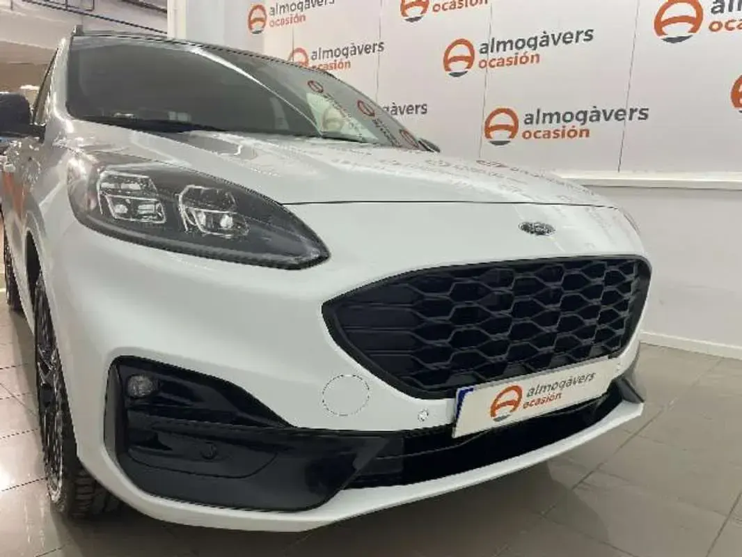Usado Ford Kuga ST-Line X 190 CV (139 kW) 2023 Blanco SUV