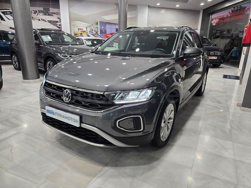 Usado VW T-Roc Life 150 CV (110 kW) 2023 Gris / plata SUV