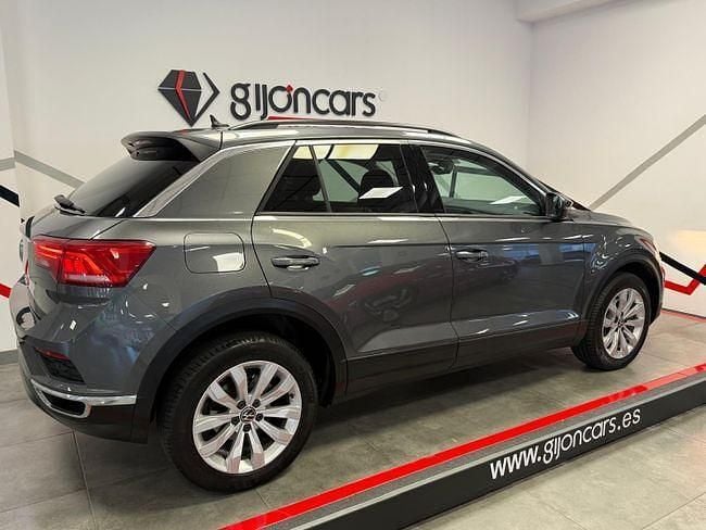 Usado VW T-Roc Advance 150 CV (110 kW) 2021 Gris / plata SUV