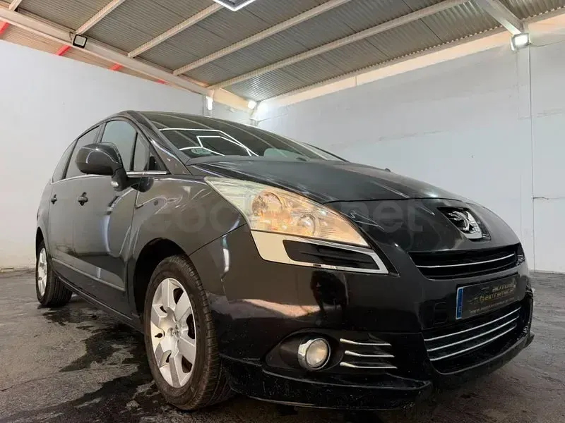 Usado Peugeot 5008 Premium 112 CV (82 kW) 2012 Negro Monovolumen