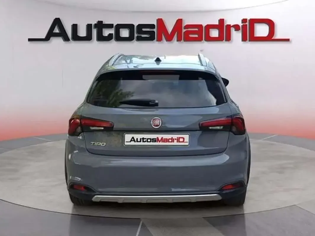 Usado Fiat Tipo Cross 101 CV (74 kW) 2022 Gris Familiar
