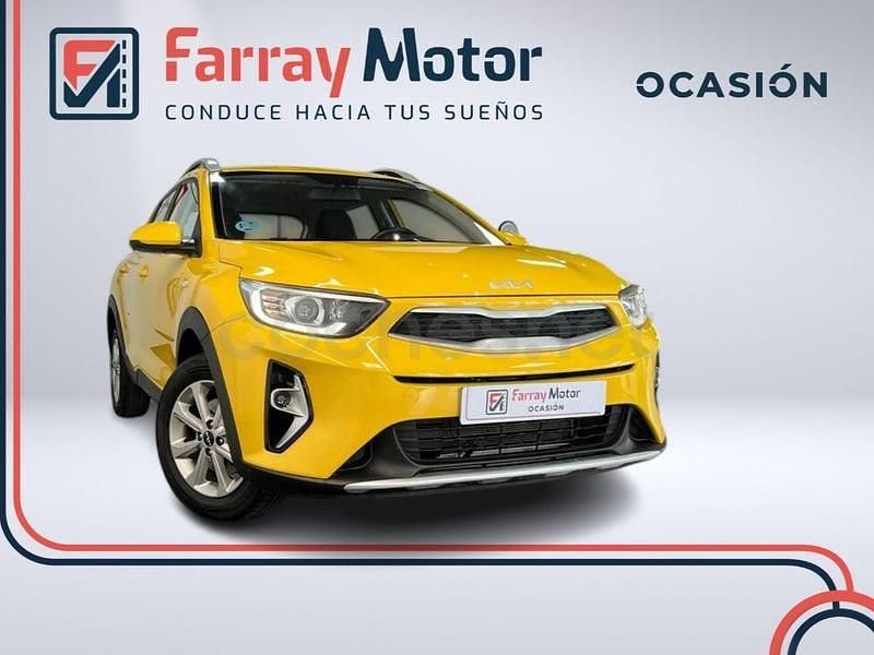 Usado Kia Stonic 84 CV (61 kW) 2022 Amarillo SUV