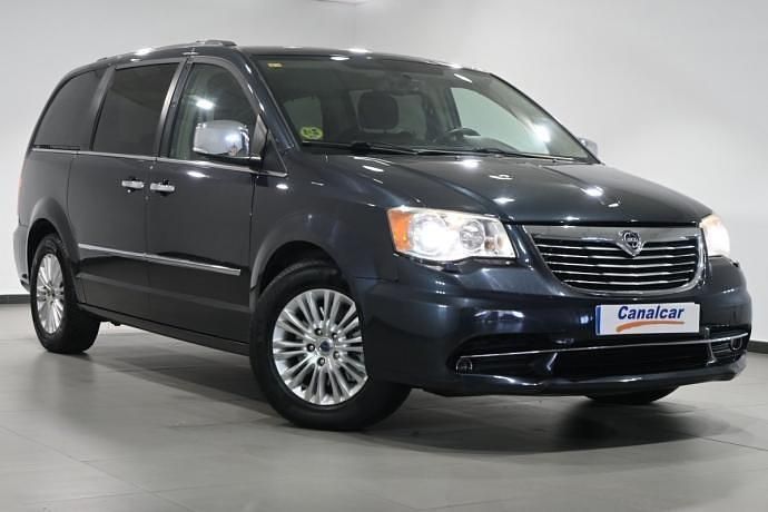 Usado Lancia Voyager Platinum 178 CV (130 kW) 2014 Negro Monovolumen