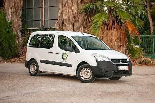Blanco Usado 2016 Peugeot Partner Access Monovolumen | 8300 € (Buen precio) - Imagen 1/4