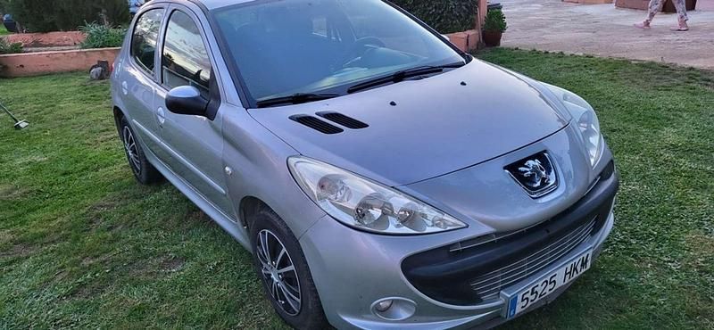 Gris Usado 2011 Peugeot 206+ Utilitario | 2950 € (Buen precio) - Imagen 1/4