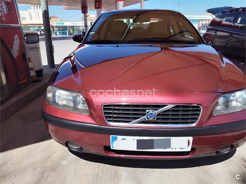 Usado Volvo S60 130 CV (95 kW) 2004 Granate Berlina
