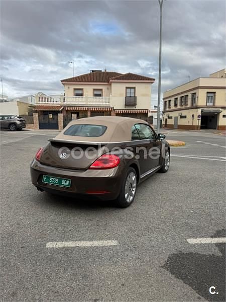Usado VW Beetle Cabriolet 140 CV (102 kW) 2013 Marrón Descapotable