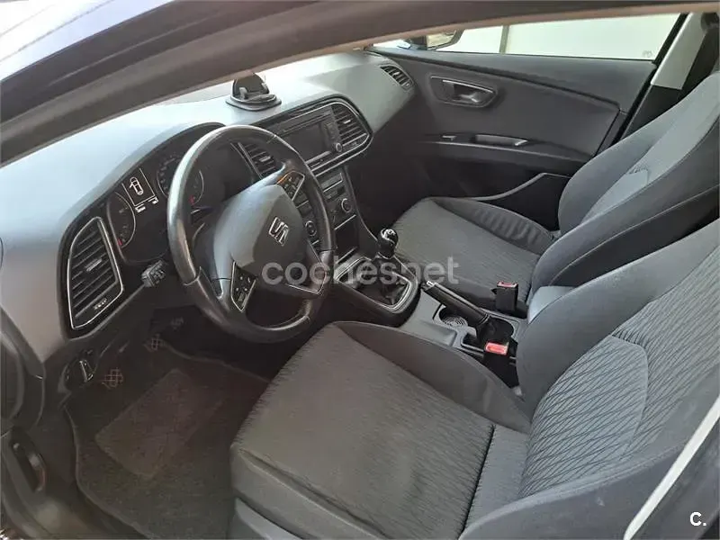Usado Seat Leon ST Style 105 CV (77 kW) 2015 Negro Familiar