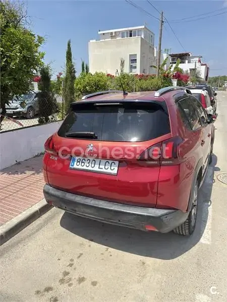 Usado Peugeot 2008 Signature Sky 110 CV (80 kW) 2019 Rojo SUV