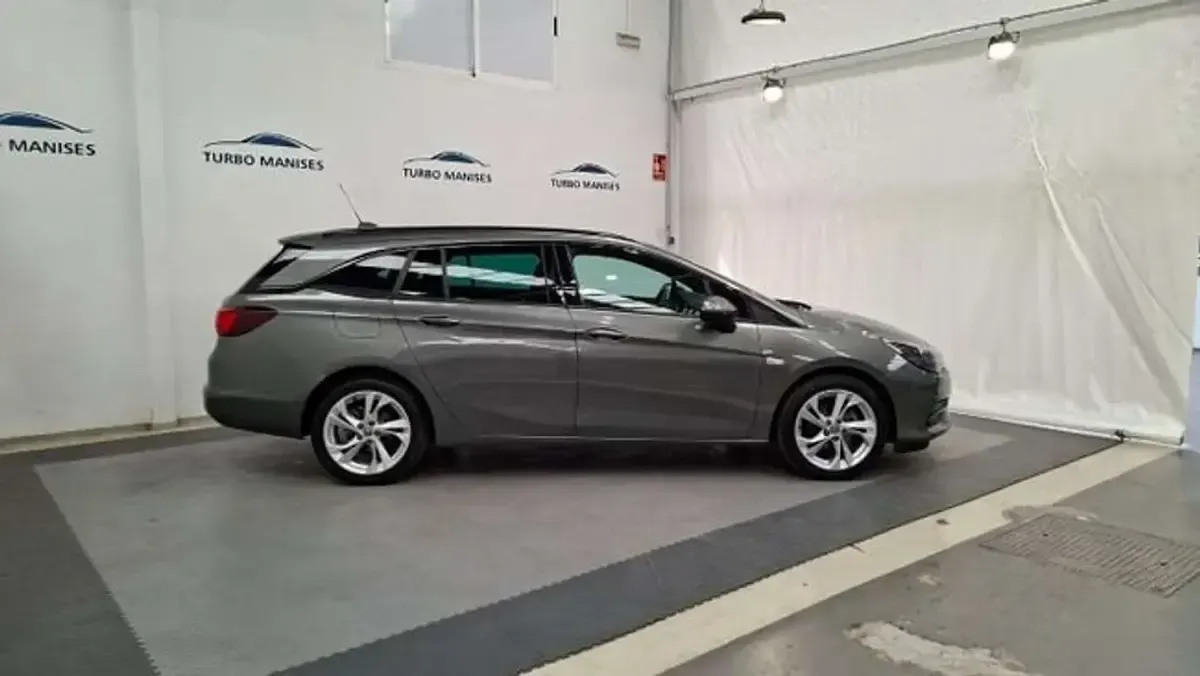 Usado Opel Astra Ultimate 147 HP (108 kW) 2021 Cinzento Carrinha