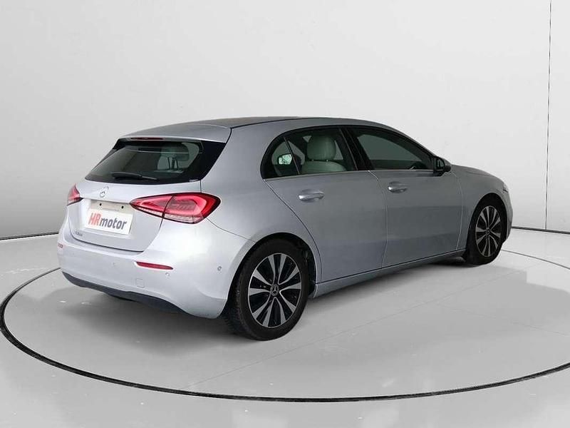 Usado Mercedes A180 117 HP (86 kW) 2021 Cinzento Citadino