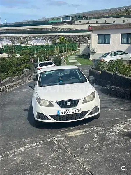 Usado Seat Ibiza Reference 85 CV (62 kW) 2010 Blanco Berlina