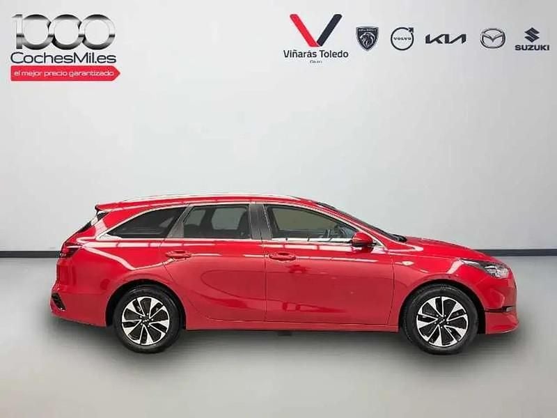Używany Kia Ceed Style 100 KM (73 kW) 2025 Czerwony Hatchback