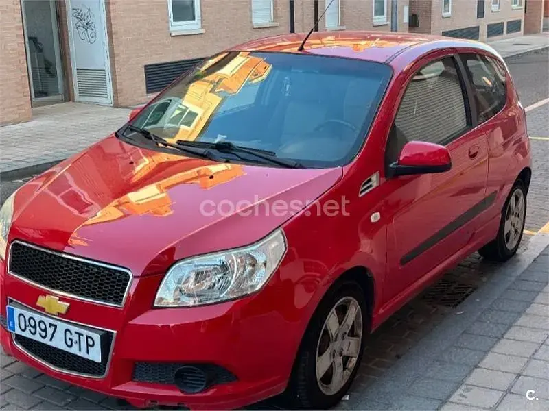 Usado Chevrolet Aveo LS 84 CV (61 kW) 2010 Rojo Berlina