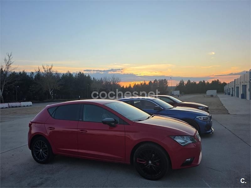 Rojo Usado 2016 Seat Leon CONNECT Berlina | 10.700 € (Precio justo) - Imagen 1/4