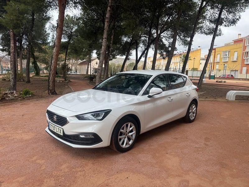 Usado Seat Leon Style 116 CV (85 kW) 2021 Blanco Berlina