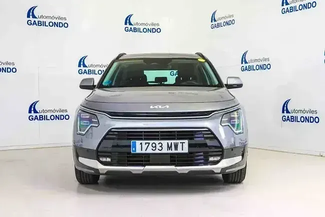 Usado Kia Niro 129 CV (94 kW) 2024 Gris / plata SUV