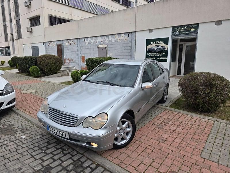 Usado Mercedes C240 Avantgarde 170 CV (125 kW) 2002 Gris / plata Berlina
