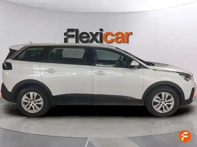 Usado Peugeot 5008 Active 130 CV (95 kW) 2021 Blanco SUV