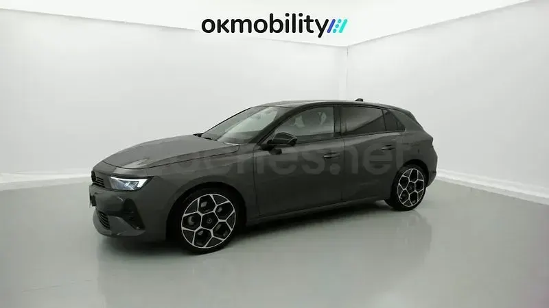 Usado Opel Astra 180 CV (132 kW) 2023 Gris / plata Utilitario