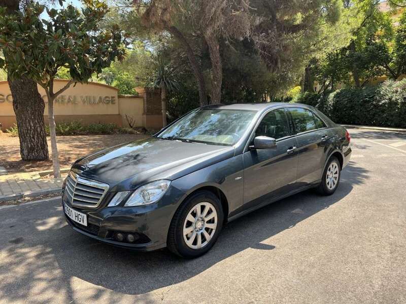 Usado Mercedes E200 184 CV (135 kW) 2011 Gris / metalizado Berlina