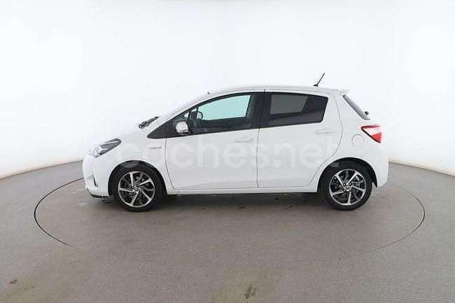 Usado Toyota Yaris Hybrid 101 CV (74 kW) 2019 Blanco Berlina