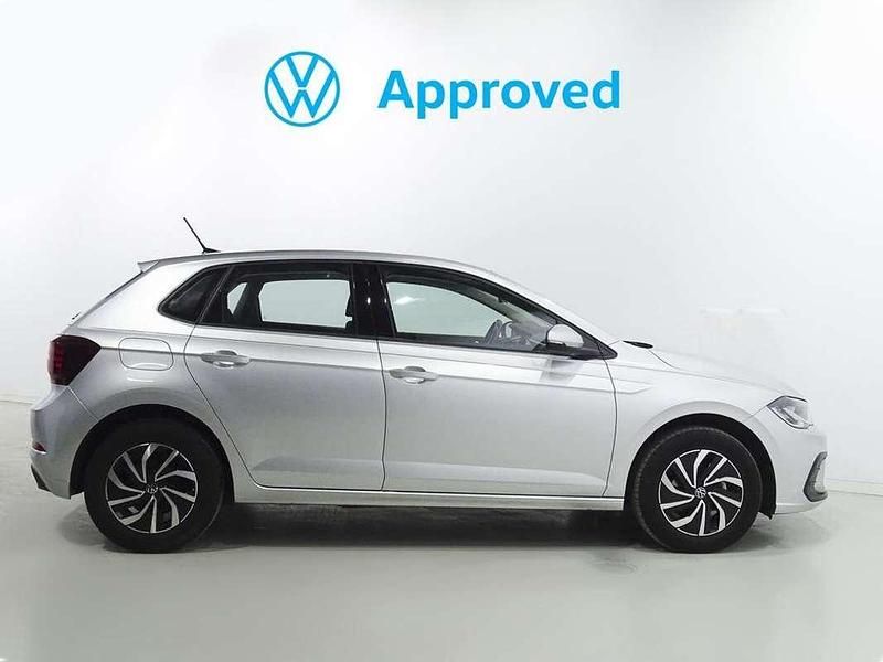 Usado VW Polo Life 95 CV (69 kW) 2021 Plateado Utilitario