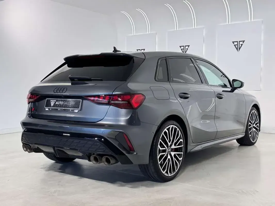 Usado Audi S3 Sportback Premium 333 CV (244 kW) 2024 Gris Utilitario
