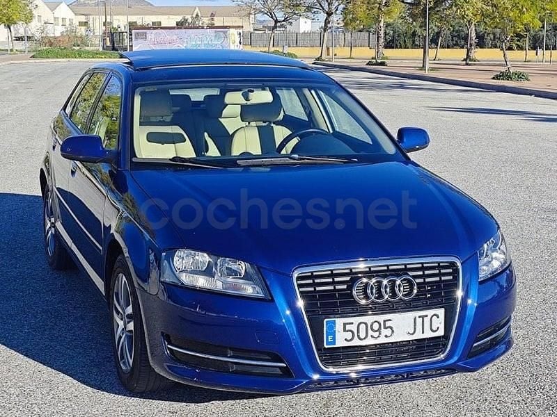 Usado Audi A3 Attraction 105 CV (77 kW) 2012 Azul Utilitario