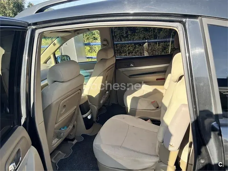 Usado SsangYong Rodius 165 CV (121 kW) 2007 Negro Monovolumen