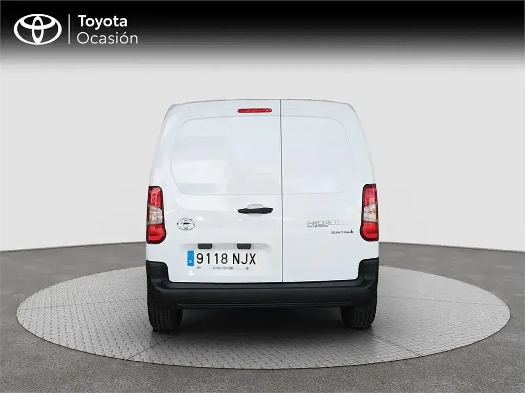 Usado Toyota Proace City City 100 kW (136 CV) 2026 Blanco Monovolumen