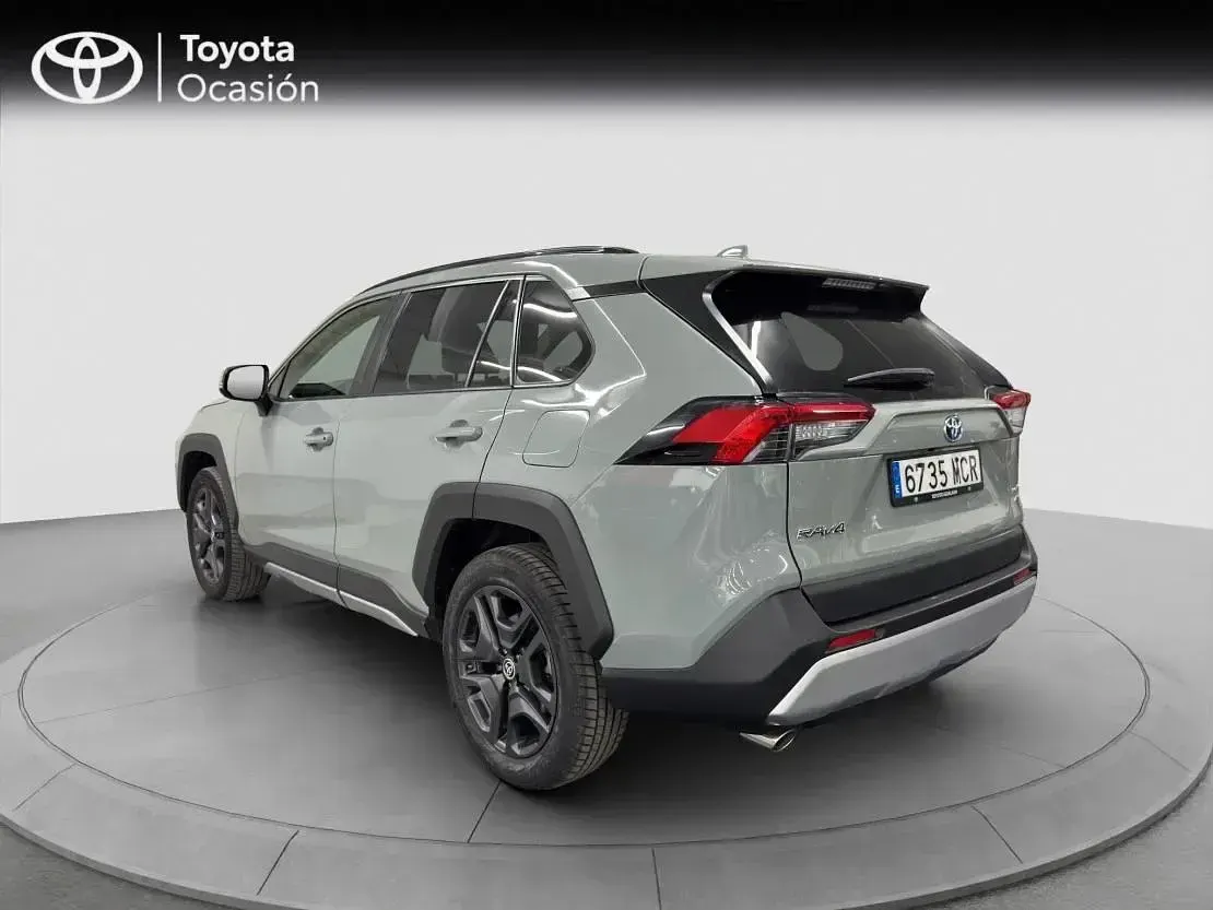 Usado Toyota RAV4 Hybrid Plus 222 CV (163 kW) 2022 Urban khaki SUV