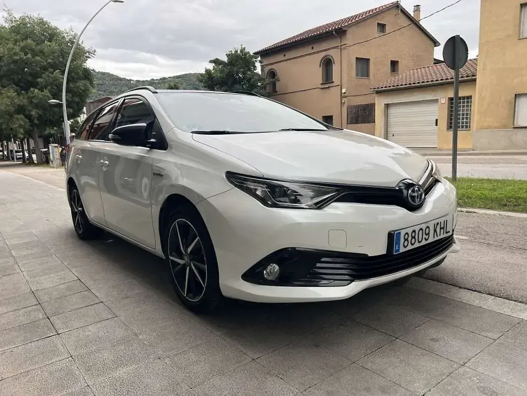 Usado Toyota Auris Touring Sports Edition 136 CV (100 kW) 2018 Blanco Familiar