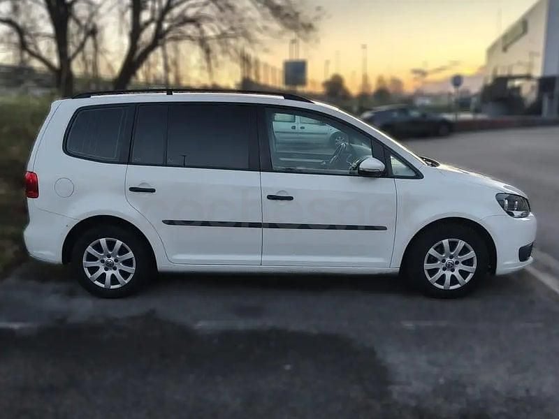 Usado VW Touran Edition 105 CV (77 kW) 2013 Blanco Monovolumen